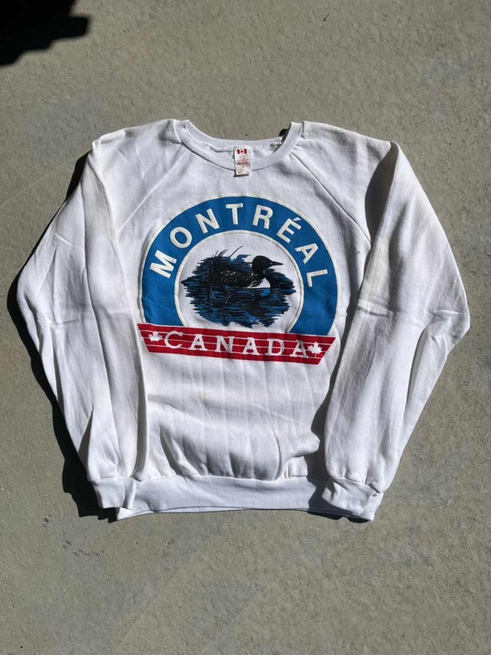 90s vintage White Montréal Canada Graphic Crewneck Sweatshirt